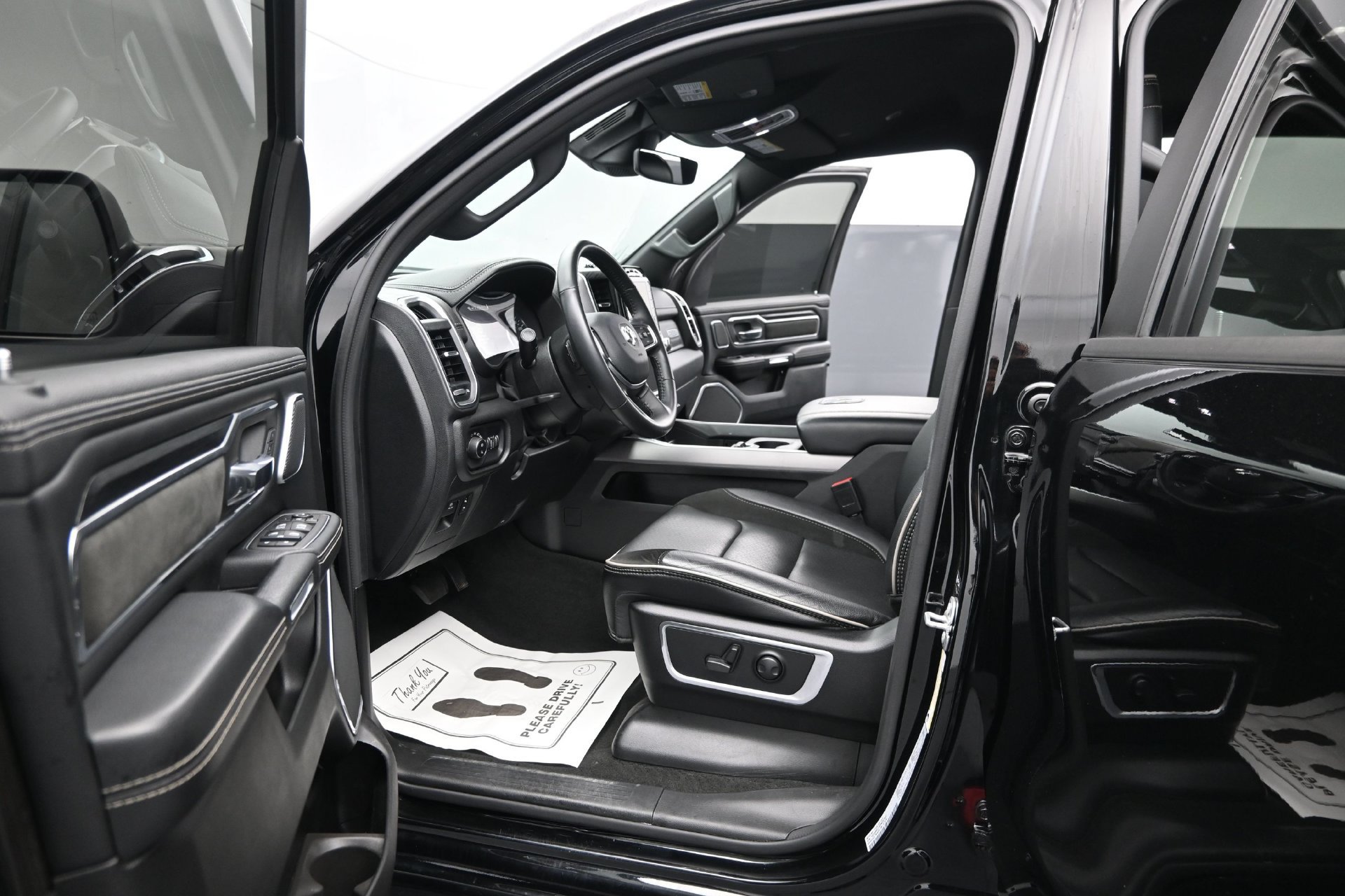 Used 2023 RAM 1500 Laramie AWD/4WD image 15