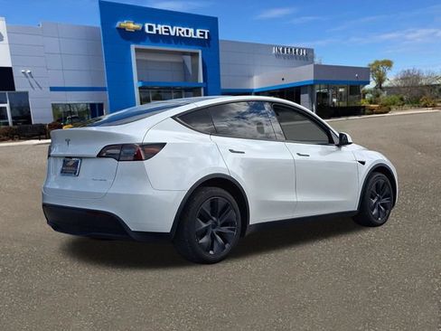 Used 2024 Tesla Model Y Long Range AWD/4WD image 22