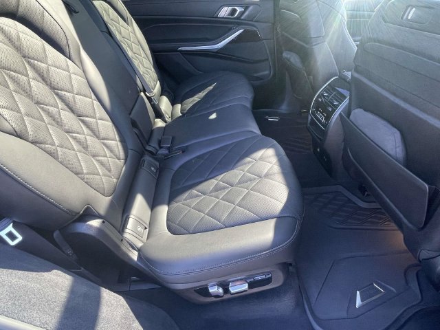 Used 2023 BMW X7 xDrive40i w/ M Sport Package AWD/4WD image 14