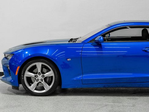 Used 2018 Chevrolet Camaro SS RWD image 10
