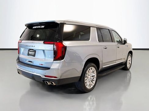 Used 2025 GMC Yukon XL Denali AWD/4WD image 17