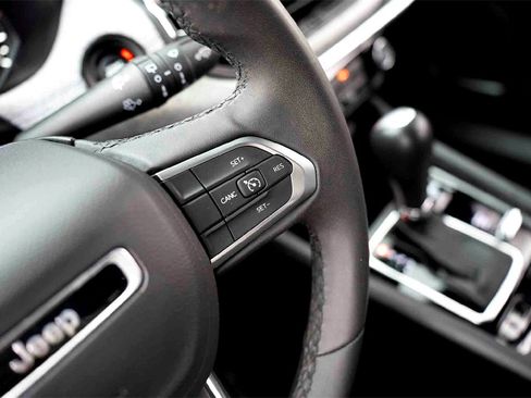 Used 2024 Jeep Compass Latitude image 18