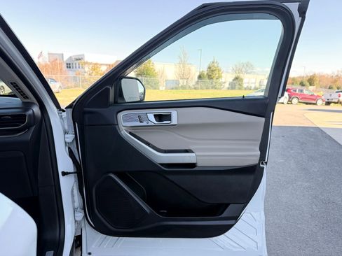 Used 2023 Ford Explorer Limited image 34