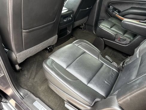 Used 2018 Chevrolet Suburban Premier AWD/4WD image 28