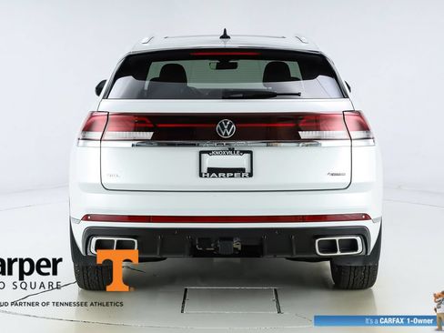 Used 2024 Volkswagen Atlas Cross Sport SEL R-Line AWD/4WD image 47