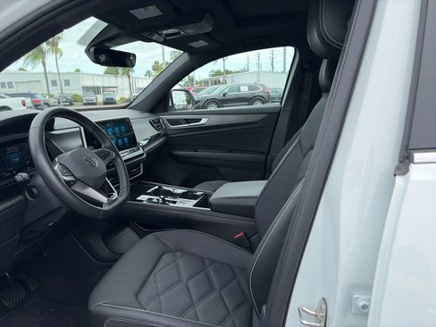 Used 2024 Volkswagen Atlas Cross Sport SE w/ Panoramic Sunroof Package FWD image 12