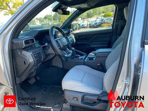 Certified 2025 Toyota Tacoma SR5 AWD/4WD image 31