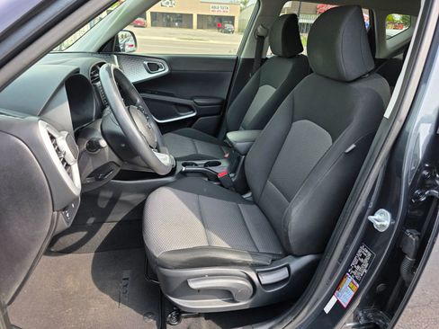 Used 2020 Kia Soul LX image 9