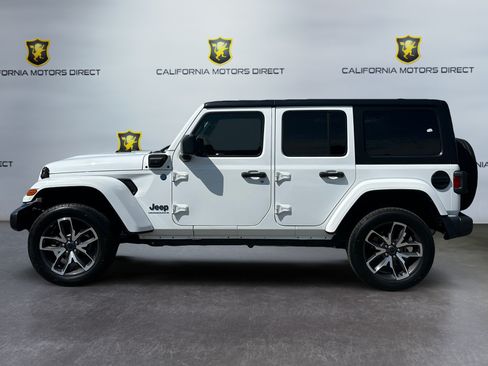 Used 2024 Jeep Wrangler Unlimited AWD/4WD image 2
