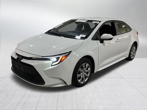 Certified 2025 Toyota Corolla LE FWD image 3