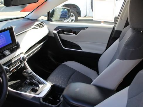 Certified 2024 Toyota RAV4 XLE AWD/4WD image 46