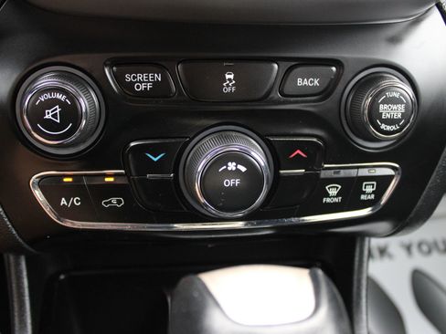 Used 2016 Jeep Cherokee Latitude image 31