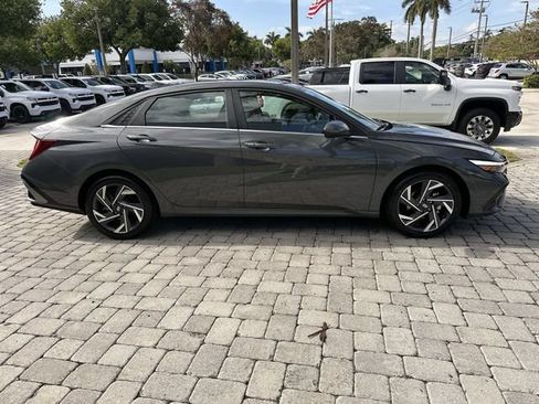 Used 2025 Hyundai Elantra SEL FWD image 14