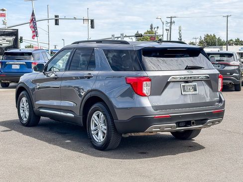 Used 2022 Ford Explorer XLT w/ Equipment Group 202A AWD/4WD image 2