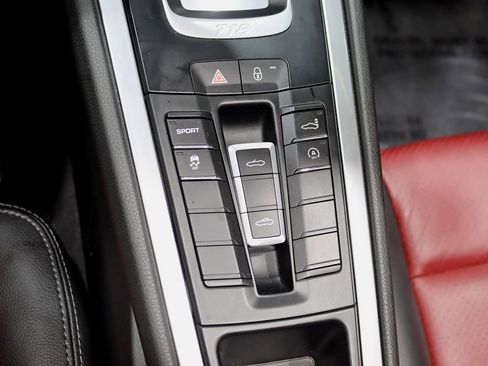 Used 2018 Porsche 718 Boxster S image 24