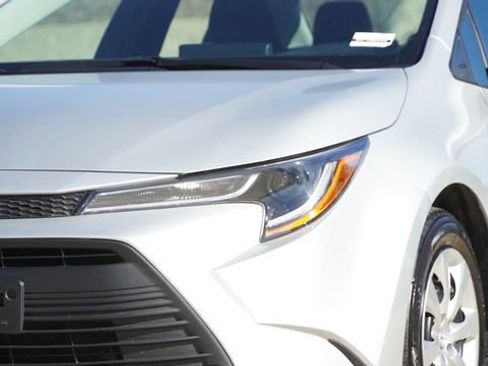 Used 2024 Toyota Corolla LE image 4