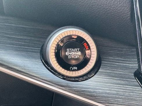 Used 2024 Jeep Wagoneer Series II w/ Flexible Seating Group image 21