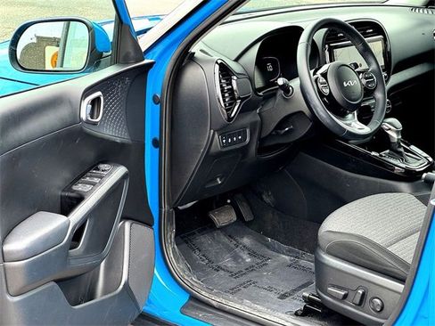 Used 2025 Kia Soul EX image 11