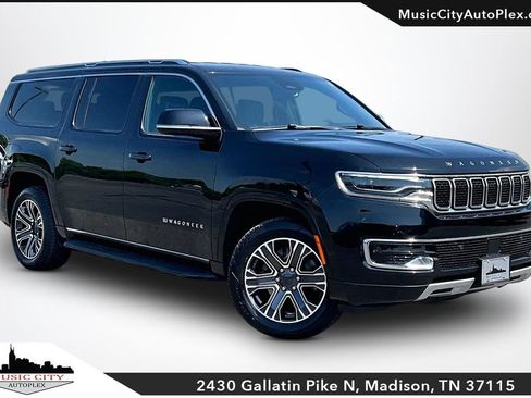 Used 2024 Jeep Wagoneer L Series II w/ Flexible Seating Group AWD/4WD image 1