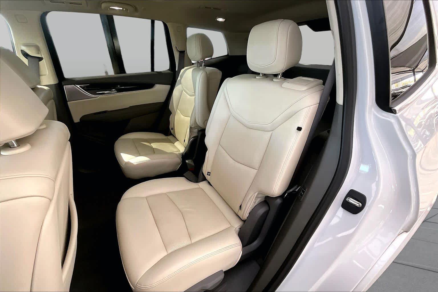 Used 2022 Cadillac XT6 Premium Luxury w/ Technology Package FWD image 19