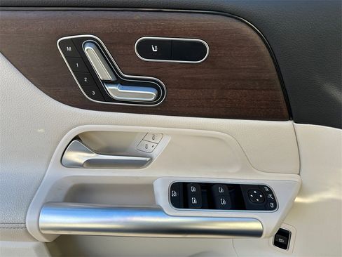 Used 2023 Mercedes-Benz GLA 250 4MATIC image 23