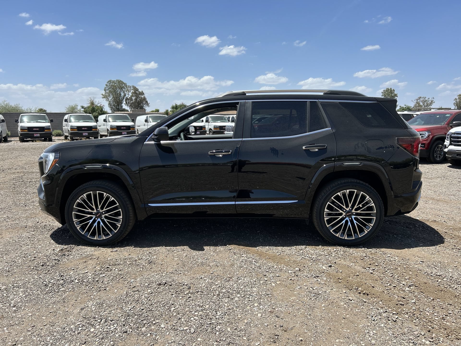 New 2026 GMC Terrain Denali w/ LPO, Black Badging Package AWD/4WD image 43