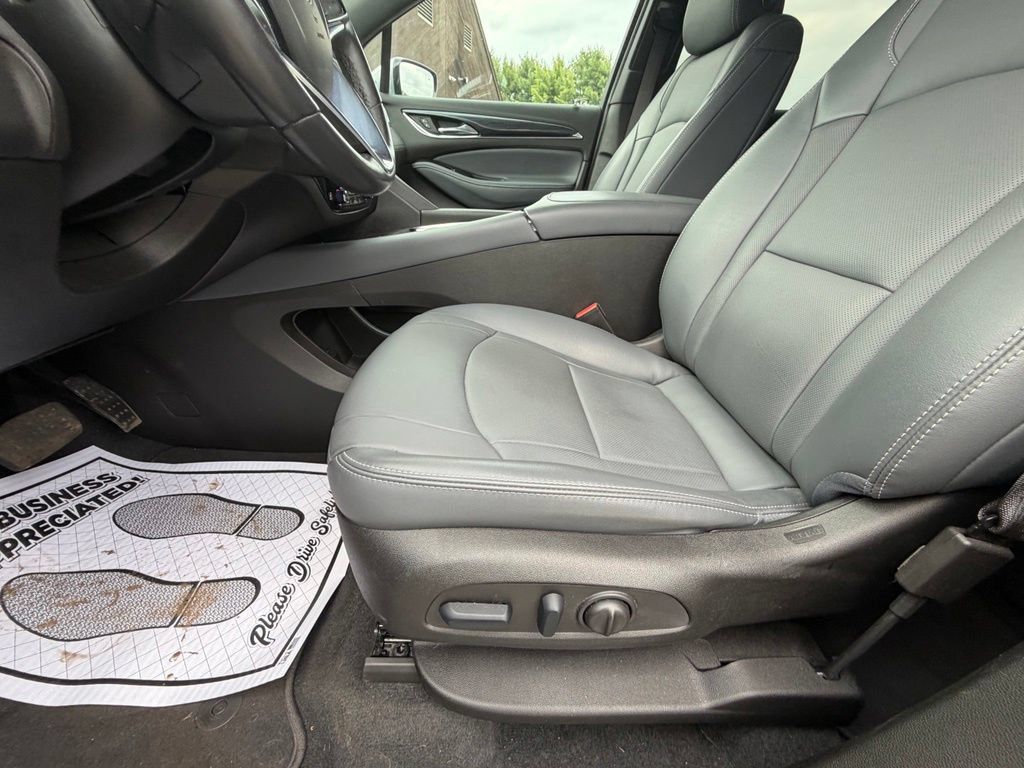 Used 2024 Buick Enclave Essence AWD/4WD image 11