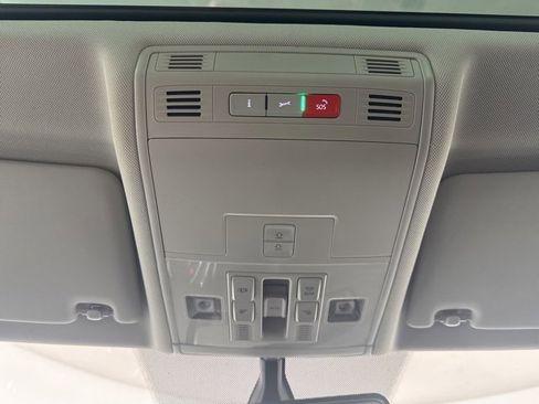 Certified 2021 Volkswagen Tiguan SE w/ Panoramic Sunroof Package image 13