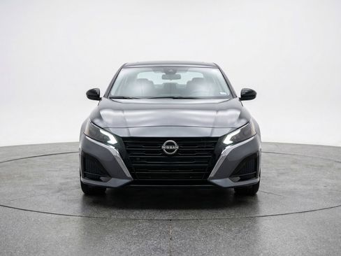 Used 2025 Nissan Altima 2.5 SV image 2