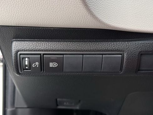 Used 2020 Toyota Corolla LE FWD image 22
