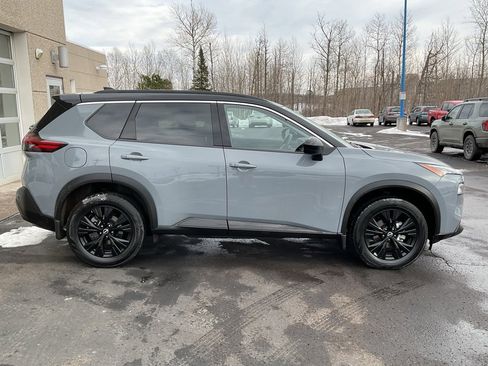 Used 2023 Nissan Rogue SV w/ SV Premium B Package image 4