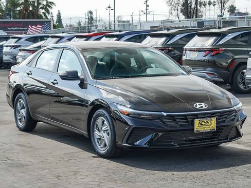 New 2026 Hyundai Elantra SE image 3