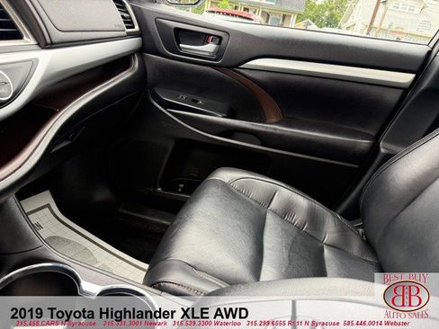 Used 2019 Toyota Highlander XLE AWD/4WD image 20