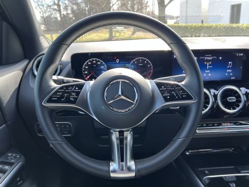 Certified 2025 Mercedes-Benz GLA 250 250 image 18