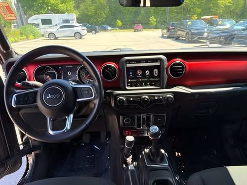 Used 2018 Jeep Wrangler Unlimited Rubicon w/ Dual Top Group AWD/4WD image 20