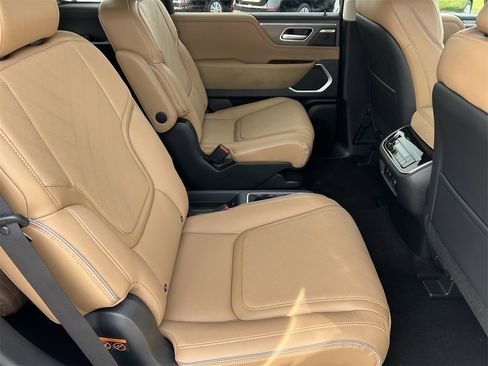 New 2026 INFINITI QX80 Luxe image 11