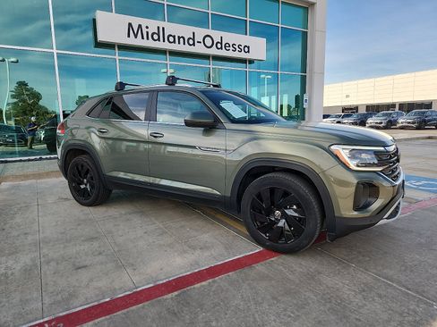 Certified 2026 Volkswagen Atlas Cross Sport SE FWD image 8