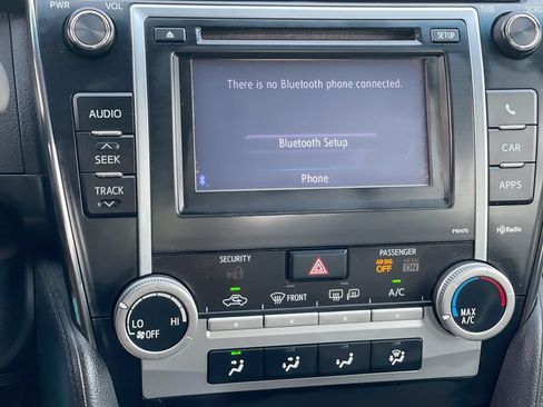 Used 2013 Toyota Camry SE FWD image 4