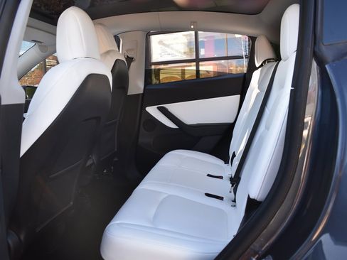 Used 2021 Tesla Model Y Long Range image 26