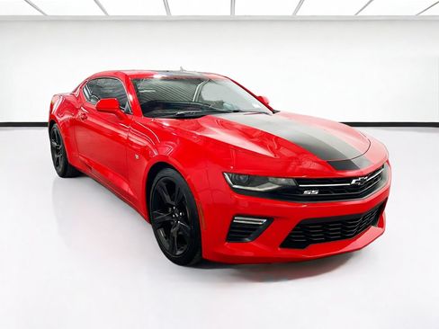 Used 2017 Chevrolet Camaro LT RWD image 3