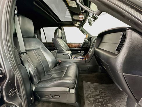 Used 2015 Lincoln Navigator 4WD image 31