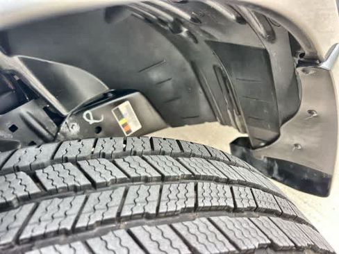 Used 2020 Nissan Frontier SV w/ Midnight Edition Floor Mats RWD image 23