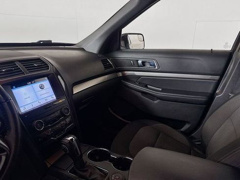 Used 2018 Ford Explorer XLT AWD/4WD image 11