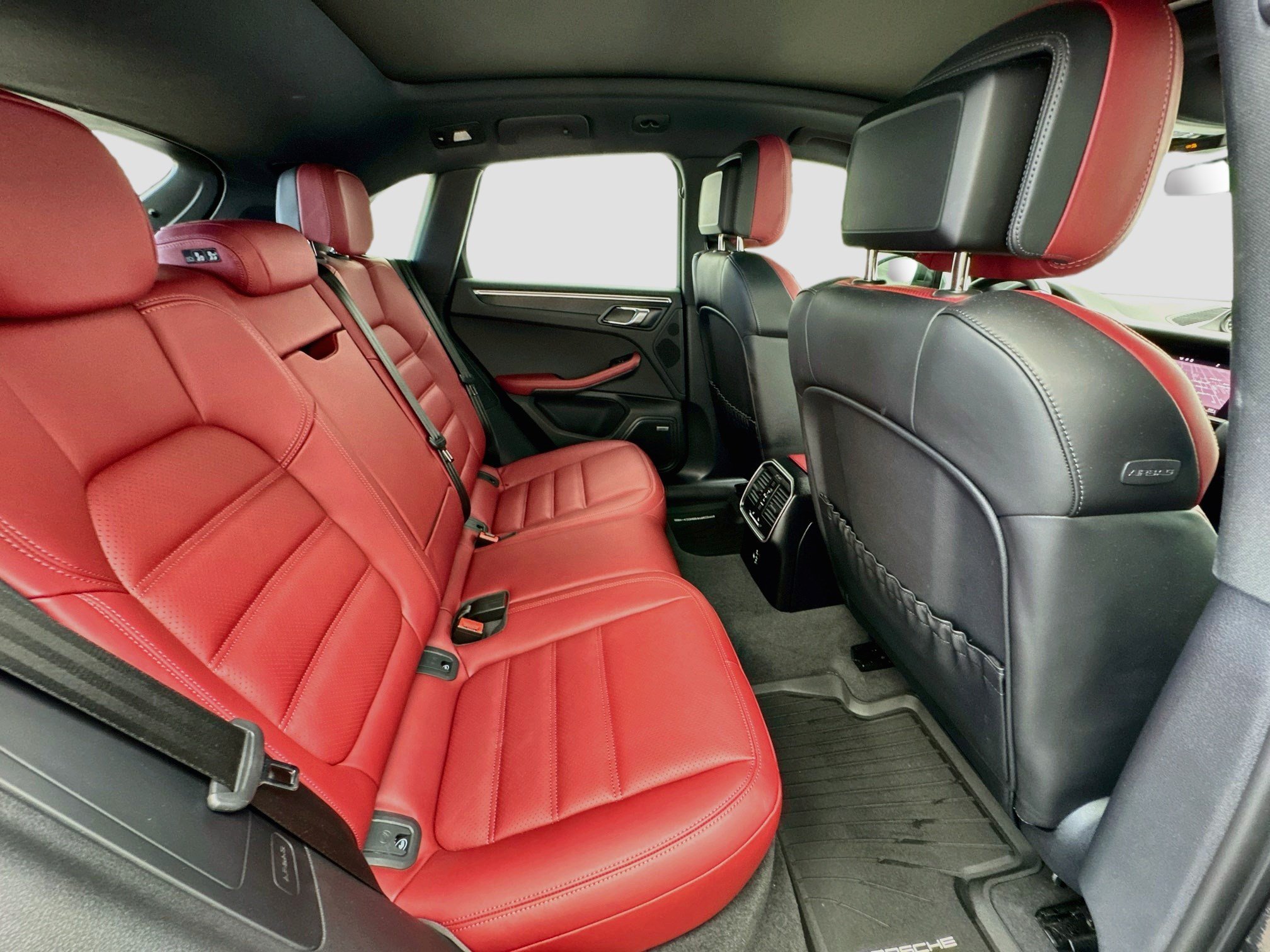 Used 2022 Porsche Macan GTS AWD/4WD image 19