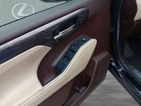 Used 2020 Toyota Highlander Limited image 11