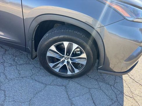 Used 2021 Toyota Highlander XLE image 4