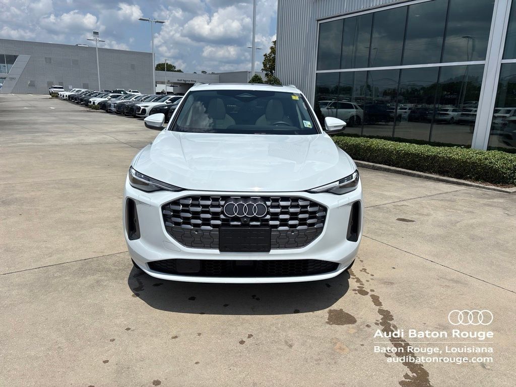 Used 2025 Audi Q5 Premium Plus w/ Premium Plus AWD/4WD image 2
