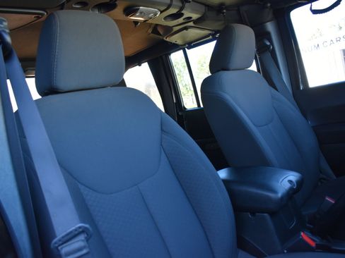 Used 2017 Jeep Wrangler Unlimited Sport w/ Quick Order Package 23S image 29