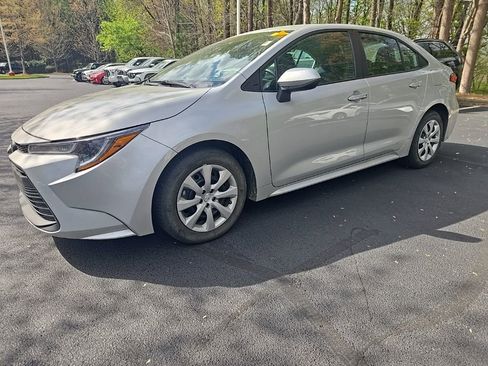 Used 2025 Toyota Corolla LE image 1