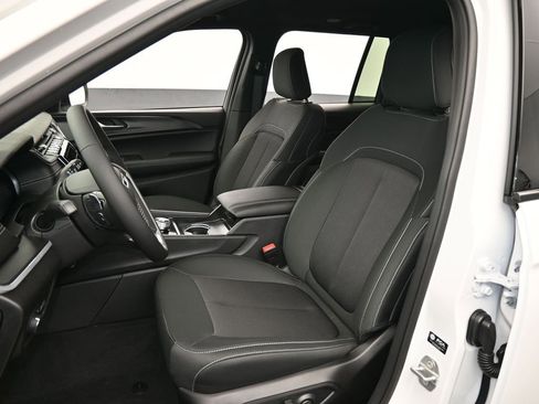 Used 2025 Jeep Grand Cherokee Laredo image 29